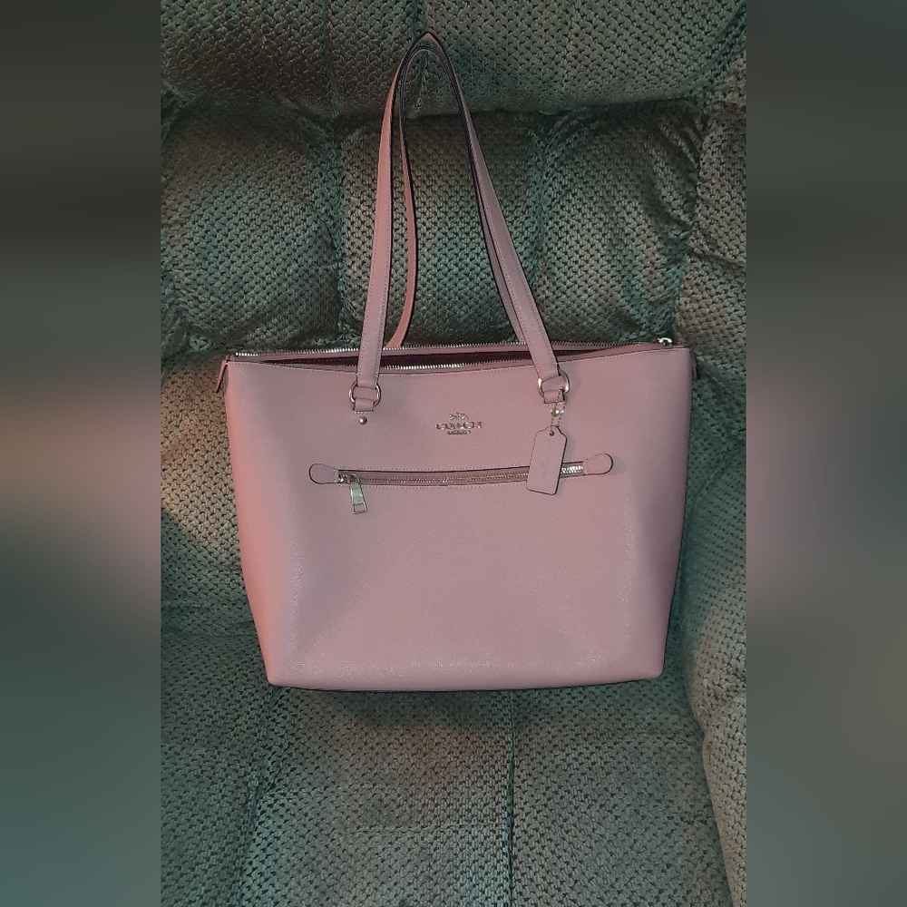Coach shoulder bag with wallet
